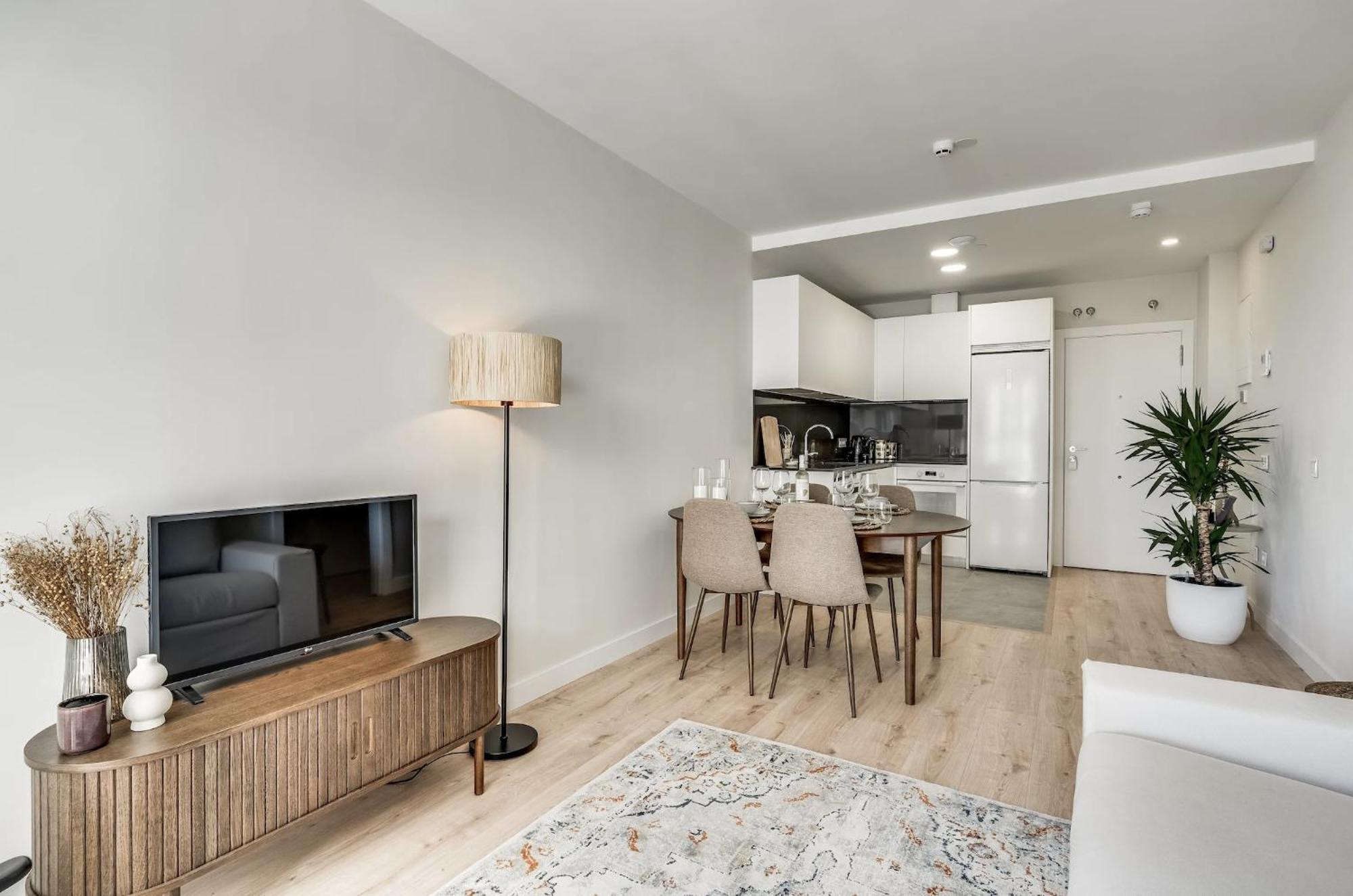 Skyline 10 Pool And Parking Free Apartamento *